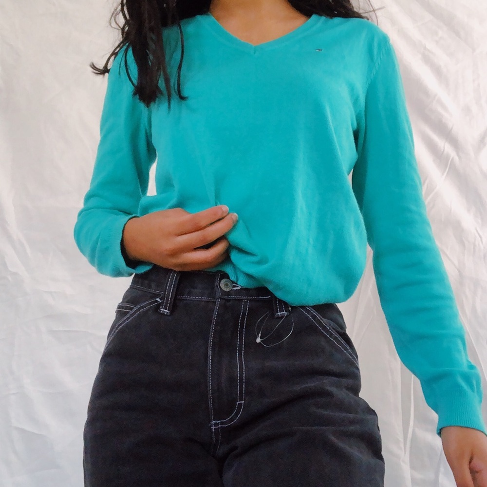 tommy hilfiger vneck sweater